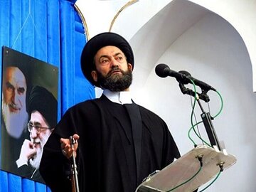 خطیب جمعه اردبیل: نصیب طبقه پایین از میوه گران فقط نگاه حسرت شده / خرید میوه برای جلسات دولتیها ممنوع شود