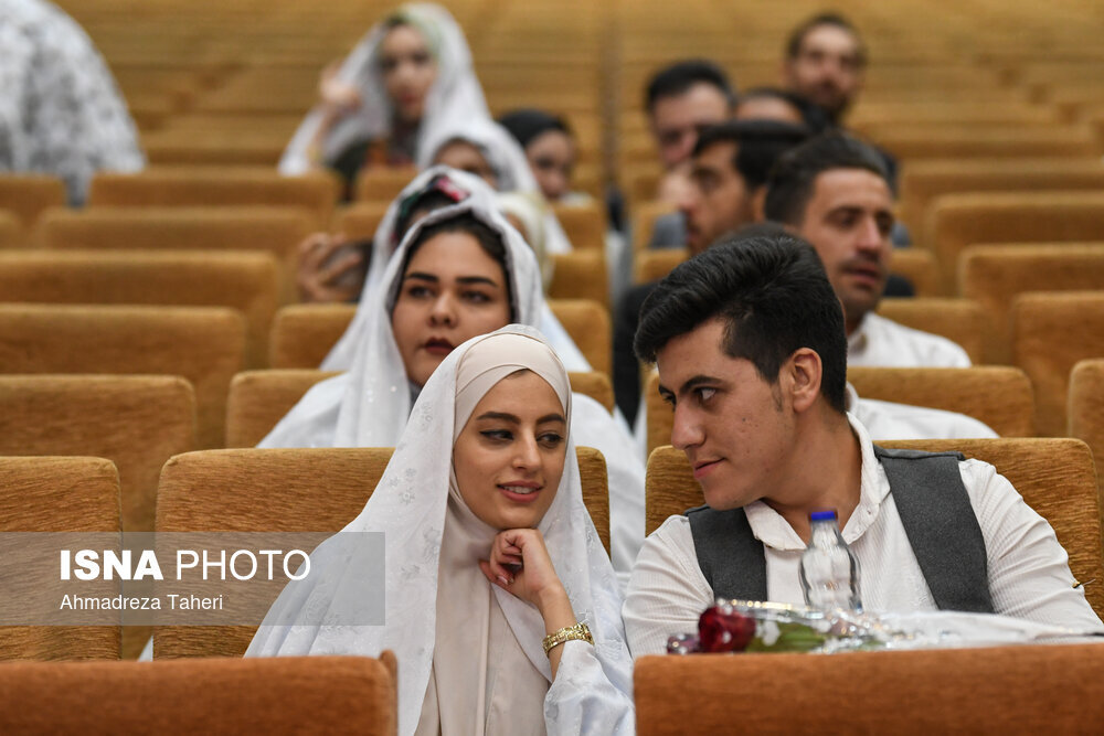 عکس | تصاویر جالب ازدواج دانشجویی؛ از «سلفی گرفتن» تا «حرفهای در گوشی» و «رها کردن کبوتر» 5