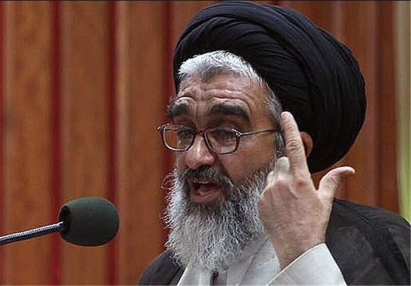 نماینده ولی فقیه در قم: زنان اگر می خواهند مورد تایید خداوند باشند، باید صف خود را از بی حجاب ها جدا کنند