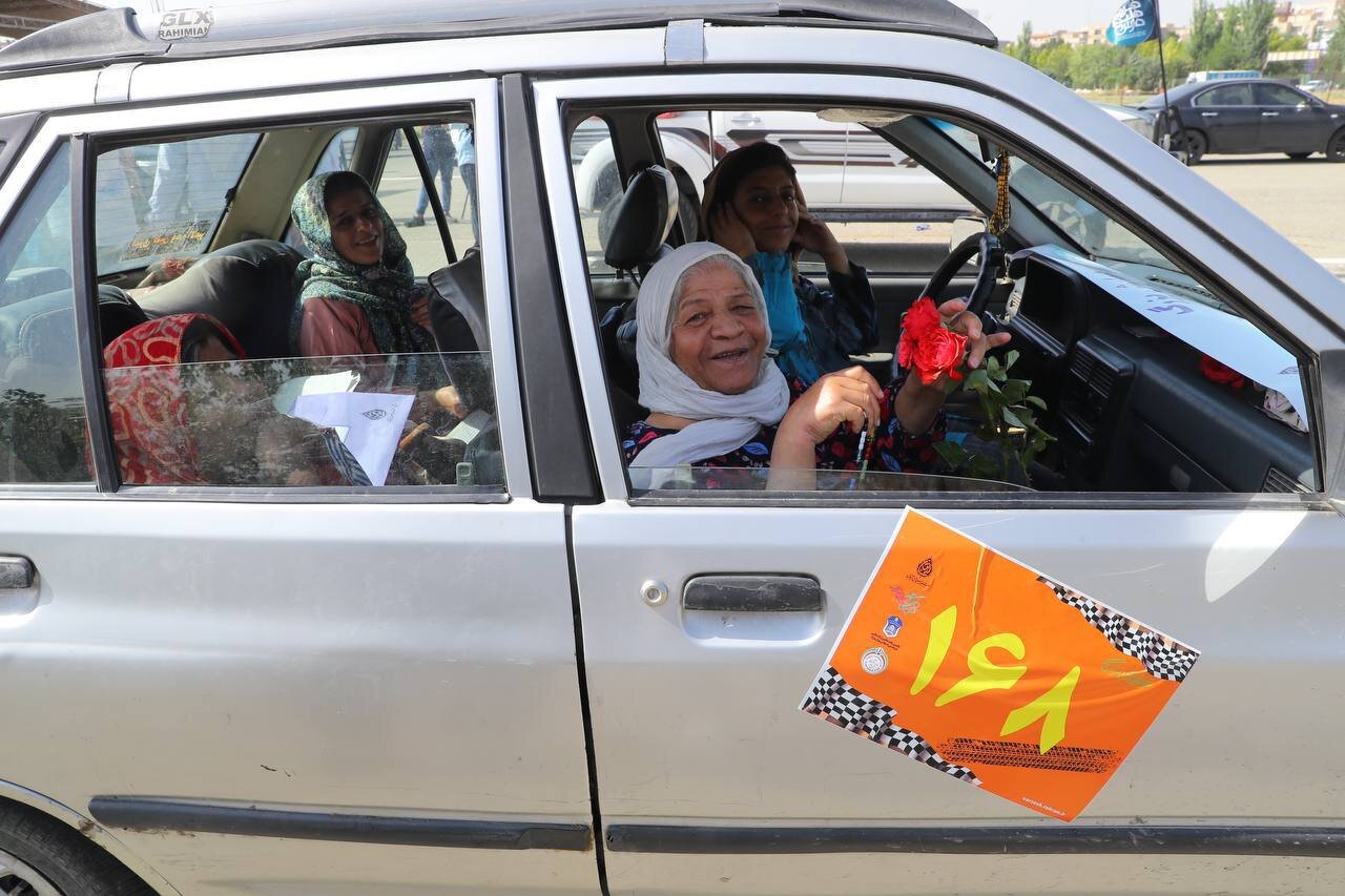 عکس | خوشحالی و همدلی را بین مردم آوردیم