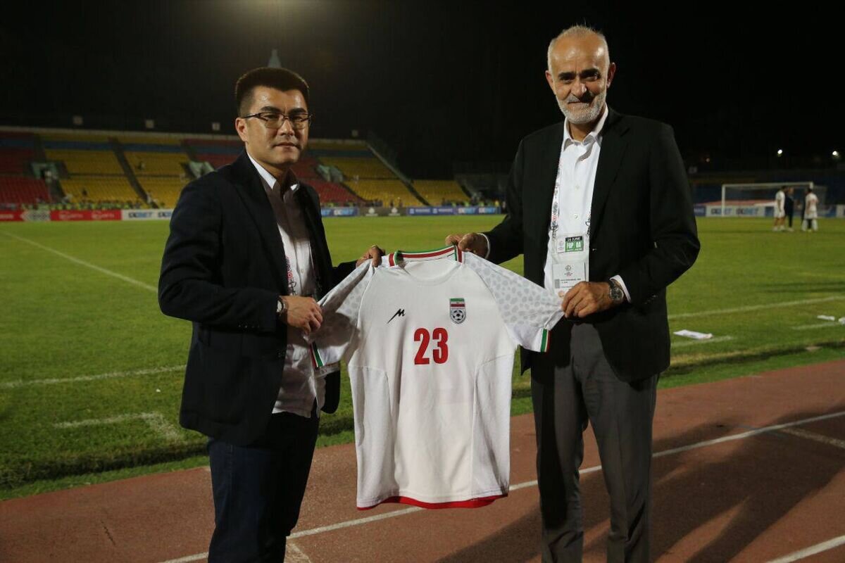 عکس| پیراهن رامین رضاییان به یک خارجی رسید