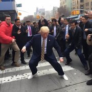 حرکات شگفت‌انگیز ترامپ و بایدن در خیابان/ شیطنت جدید هوش مصنوعی/ عکس