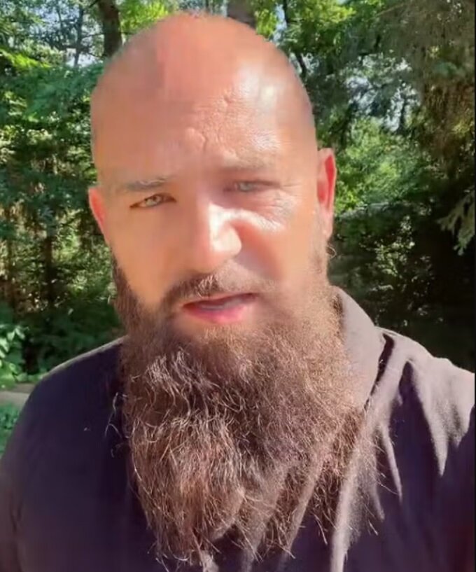 این مرد به دروغ اعلام کرد مُرده تا رابطهاش با خانوادهاش خوب شود/ عکس