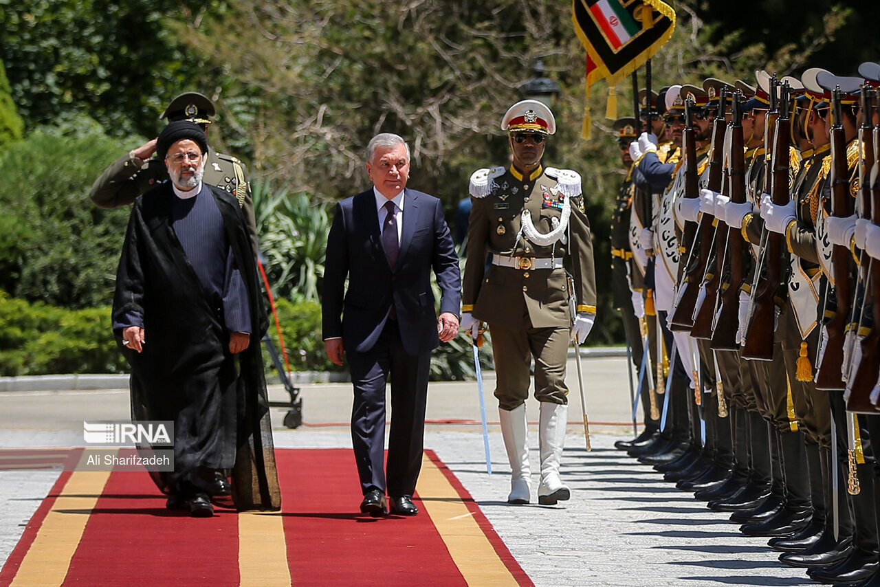 گزارش تصویری از استقبال رسمی رئیسی از رئیس جمهور ازبکستان