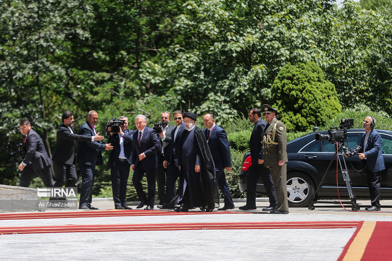 گزارش تصویری از  استقبال رسمی رئیسی از رئیس جمهور ازبکستان