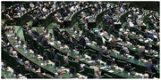 تصویری خبرساز از کیهان‌خوانی یک نماینده در مجلس