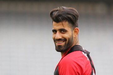 عکس| کار قشنگ مدافع پرسپولیس در اولین بازی لیگ عکس| کار قشنگ مدافع پرسپولیس در اولین بازی لیگ