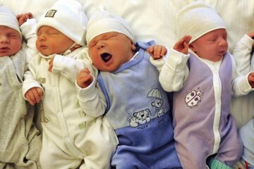 عکس | تبلیغ عجیب فرزندآوری در تبریز!