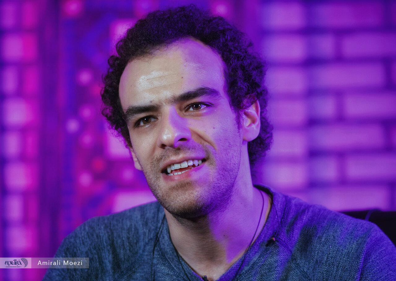 ببینید | خنده‌های از ته دل مهران مدیری پس از حرکت عجیب شکیب شجره