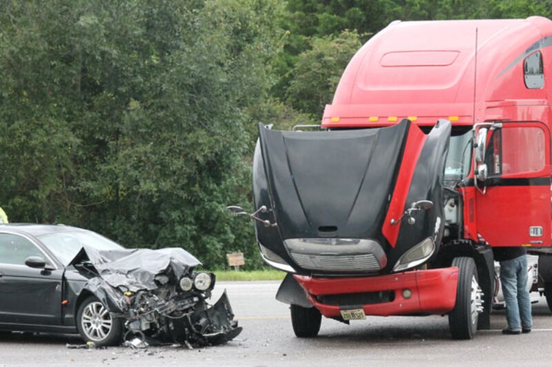 ببینید | تصادف وحشتناک خودرو از زاویه دوربین کامیون