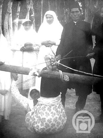 عکس های دیدنی مجازات زنان در ملاء عام در عصر قاجار