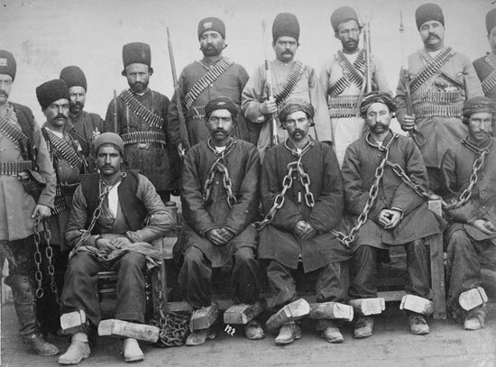 عکس های دیدنی مجازات زنان در ملاء عام در عصر قاجار