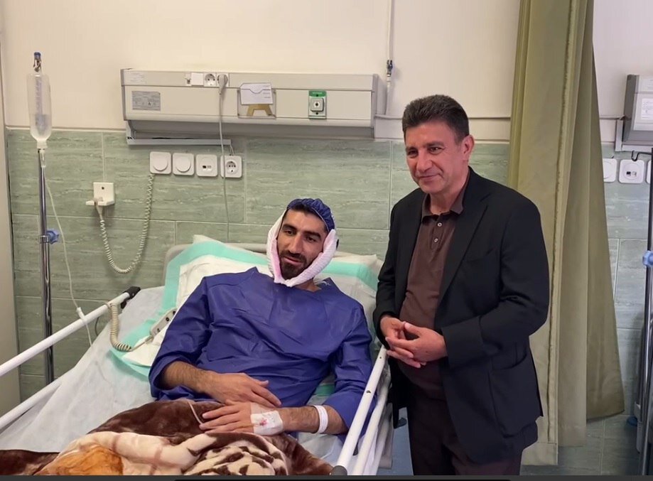 عکس | عیادت امیر قلعهنویی از ستاره پرسپولیس