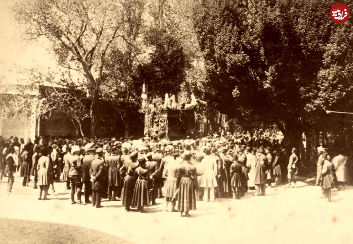 عکس دیدهنشده از گریههای درباریان در مراسم سوگواری برای ناصرالدین شاه