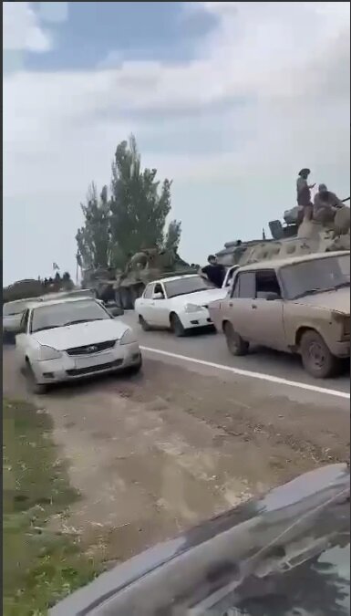 الزعيم الشيشاني ينطلق بالدبابات في الشوارع دعما لبوتين / الصورة