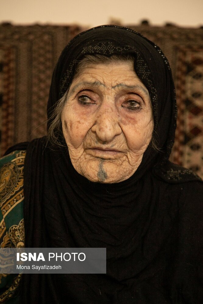 مادر رزمندگان دفاع مقدس را ببینید و بشناسید / بی بی لوعه ۱۰۷ ساله شد