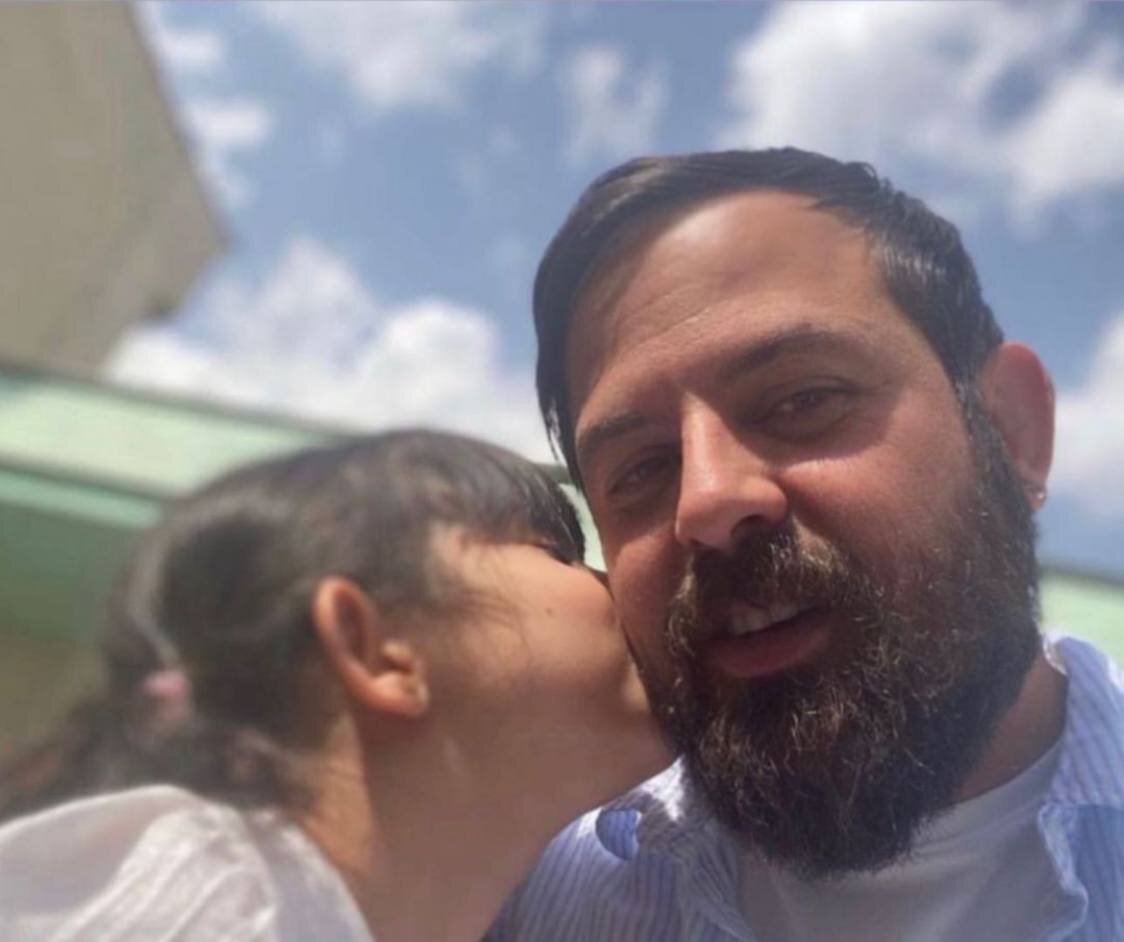عکس | سلفی عاشقانه هومن سیدی با دخترش