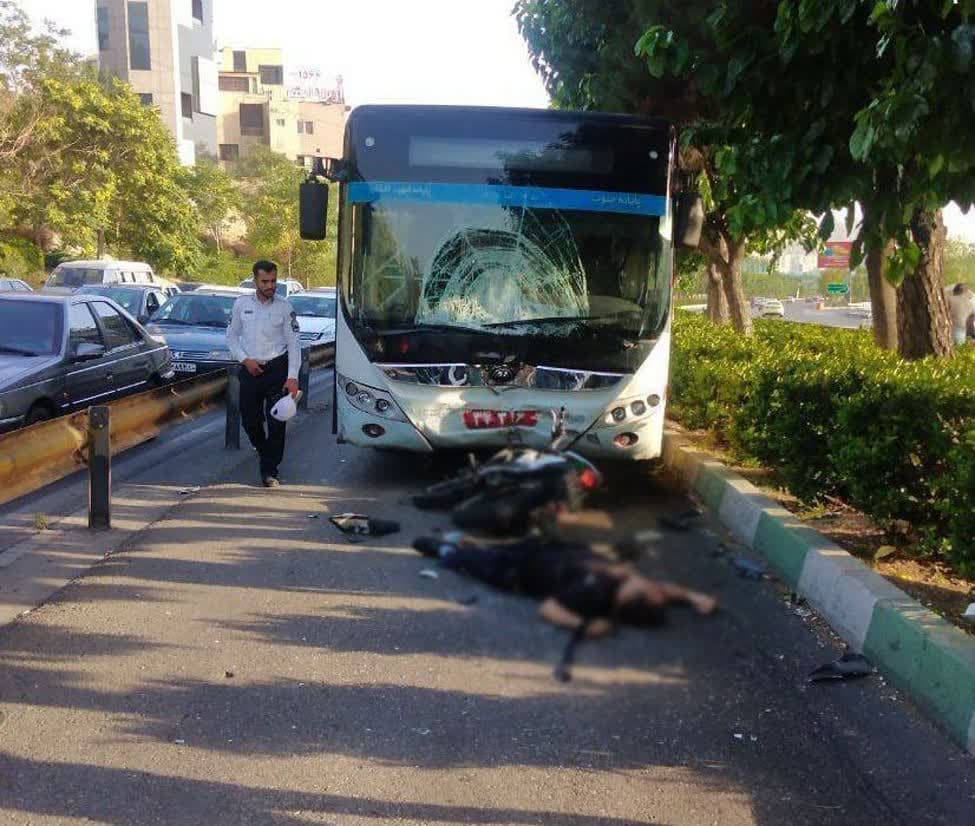 تصادف مرگبار موتورسیکلت و اتوبوس در بزرگراه چمران / عکس 2