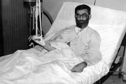 ببینید | فیلم لحظه انتقال حضرت آیت الله خامنه‌ای پس از ترور به بیمارستان!