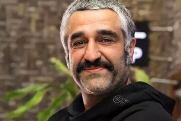 عکس | رونمایی پژمان جمشیدی از حلقه ازدواجش در مراسم خاکسپاری آتیلا پسیانی