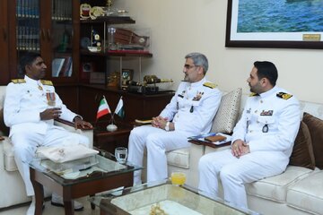 وفد عسكري ايراني يزور كراتشي ويتفقد اكاديمية القوة البحرية الباكستانية