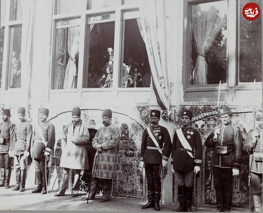 وقتی شاه در مراسم رسمی قلیان میکشید!