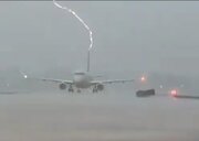 ببینید | لحظه برخورد صاعقه با هواپیما در آرکانزاس آمریکا