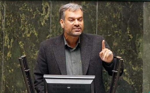 فوتبالیستها لندروور ۳ میلیاردی را وارد کردند و قیمت آن را ۱۰۰ میلیارد تعیین کردهاند