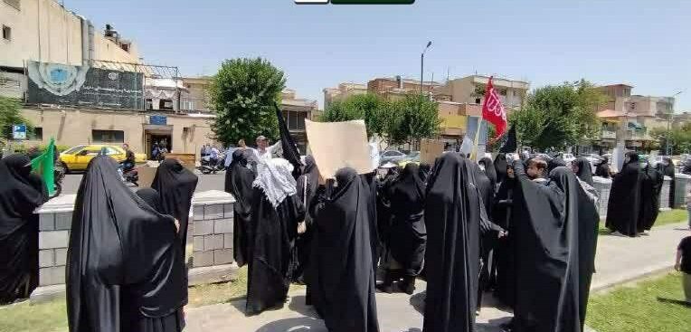 تحصن زنان محجبه علیه بی‌حجاب‌ها