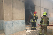 ببینید | اولین تصاویر از آتش‌سوزی یک خانه در بلوار توس ۳۳
