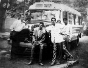 عکس یادگاری جالب با نخستین اتوبوس محله در شمیران؛ دهه ۲۰