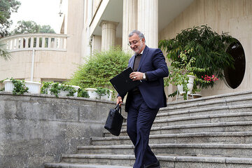 واکنش زاکانی به اظهارات محسن هاشمی: جز خنده نمیشود کاری کرد!