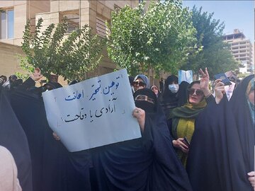 تصاویر تجمع اعتراضی مقابل سفارت سوئد در تهران | شعارهای معترضان چه بود؟