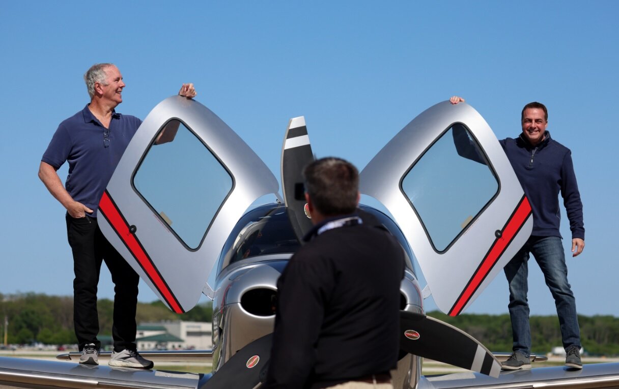 ماجراجویی با یک هواپیمای ۶ نفره/ عکس