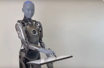 نقاشی بامزه پیشرفته‌ترین ربات انسان‌نمای جهان+ عکس