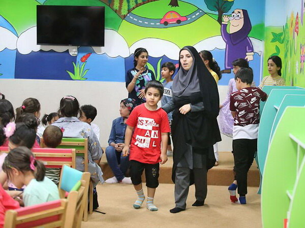 تصاویر صف های طولانی برای ثبت نام کتابخانه عمومی در سهند تبریز