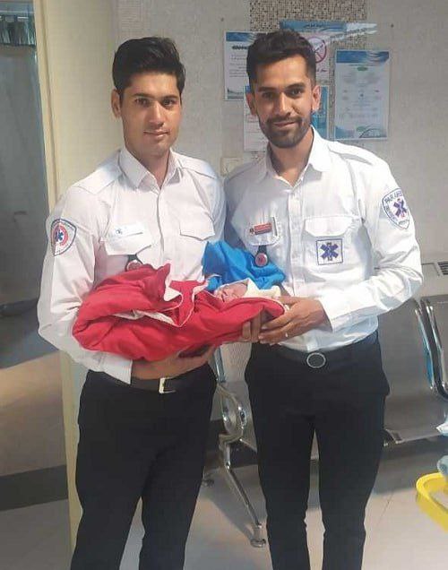 تولد نوزاد عجول مشهدی در اورژانس!/ عکس