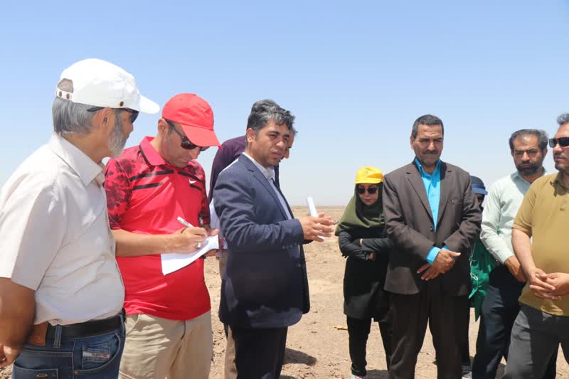 انتظار بی صبرانه اهالی روستای "کوه زر" دامغان برای فرا رسیدن هفته دولت و رسیدن آب شرب