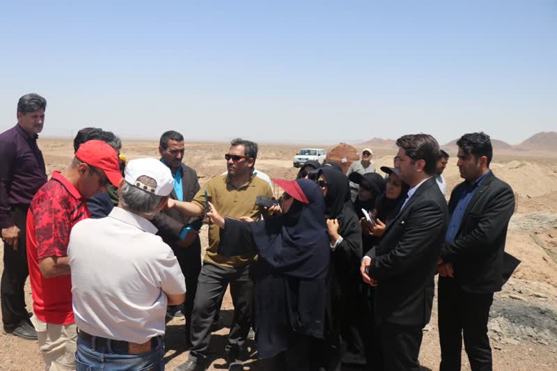 انتظار بی صبرانه اهالی روستای "کوه زر" دامغان برای فرا رسیدن هفته دولت و رسیدن آب شرب