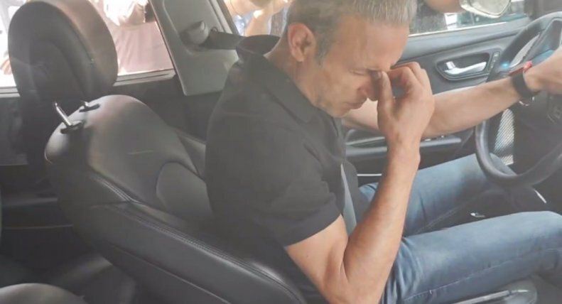 عکس| بغض یحیی پس از جلسه با درویش