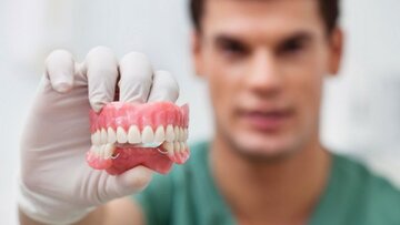 دندان مصنوعی احتمال ابتلا به این بیماری را افزایش می‌دهد
