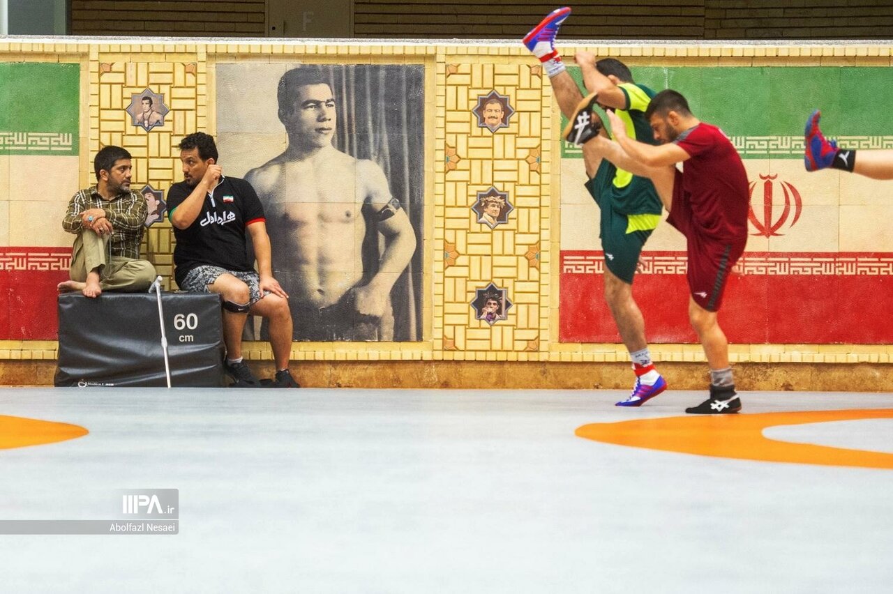 عکس| علیرضا دبیر کنار تختی شکار شد!