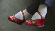رسم عجیب کوچک کردن پای زنان؛ زنانی با کوچک‌ترین پاهای دنیا!/ عکس