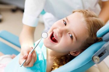 زمان نخستین ملاقات کودک با دندانپزشک چند سالگی است؟
