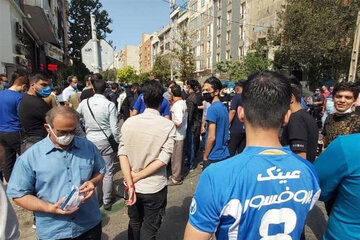 استقلالی ها سرمربی جدید را هم نمیخواهند/ شعار علیه کاریله استقلالی ها سرمربی جدید را هم نمیخواهند/ شعار علیه کاریله