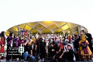 میزبانی ۸ نمایش صحنهای و محیطی از مخاطبان