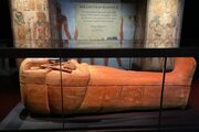 ببینید | لحظه باز کردن تابوت تازه کشف‌شده از مصر باستان