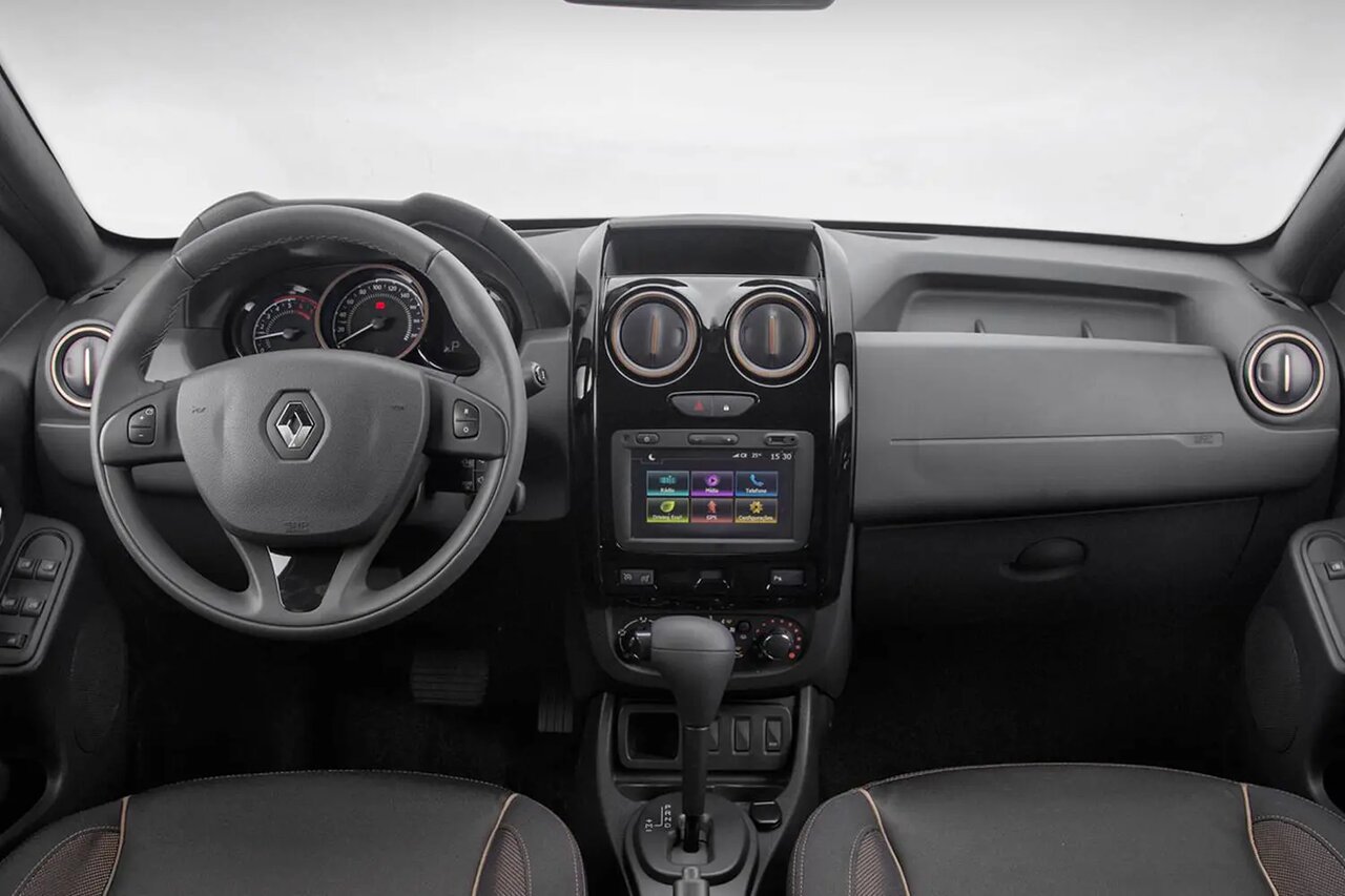 لباس جذابیت بر تن رنو داستر، کراساور محبوب آفرودی/ عکس