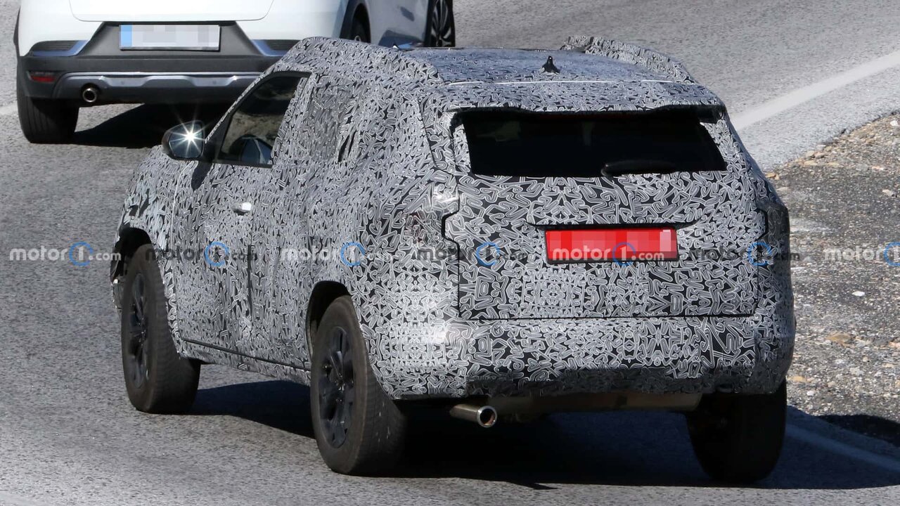 لباس جذابیت بر تن رنو داستر، کراساور محبوب آفرودی/ عکس