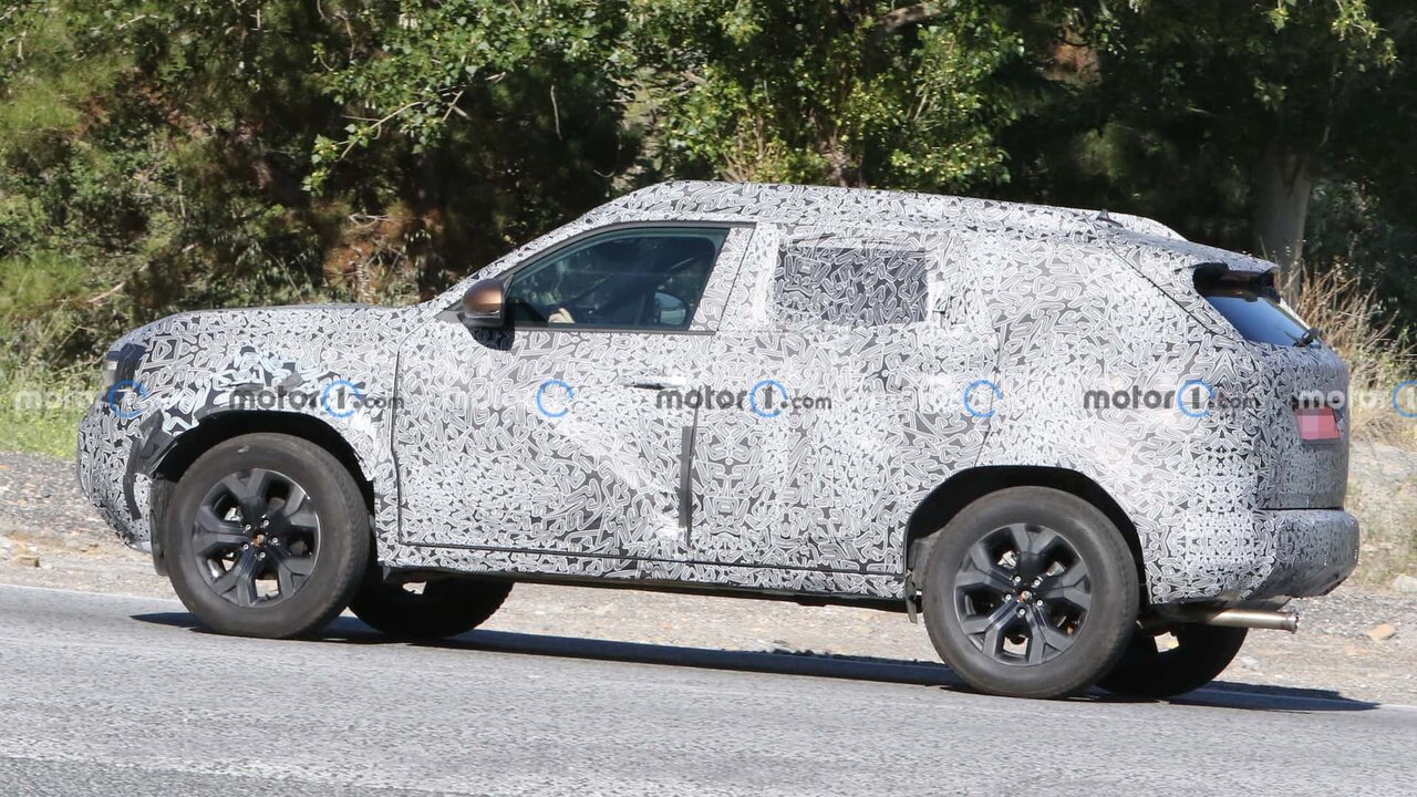 لباس جذابیت بر تن رنو داستر، کراساور محبوب آفرودی/ عکس